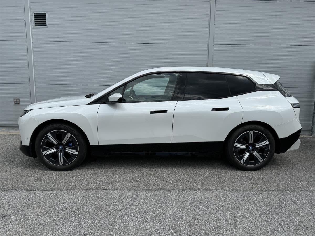 2023 BMW Ix - 3