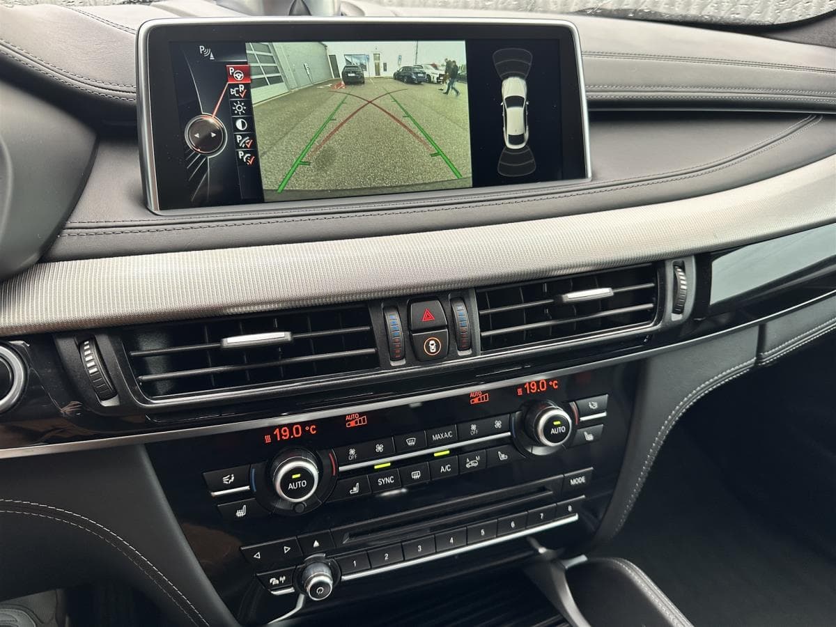 2015 BMW X6 - 11