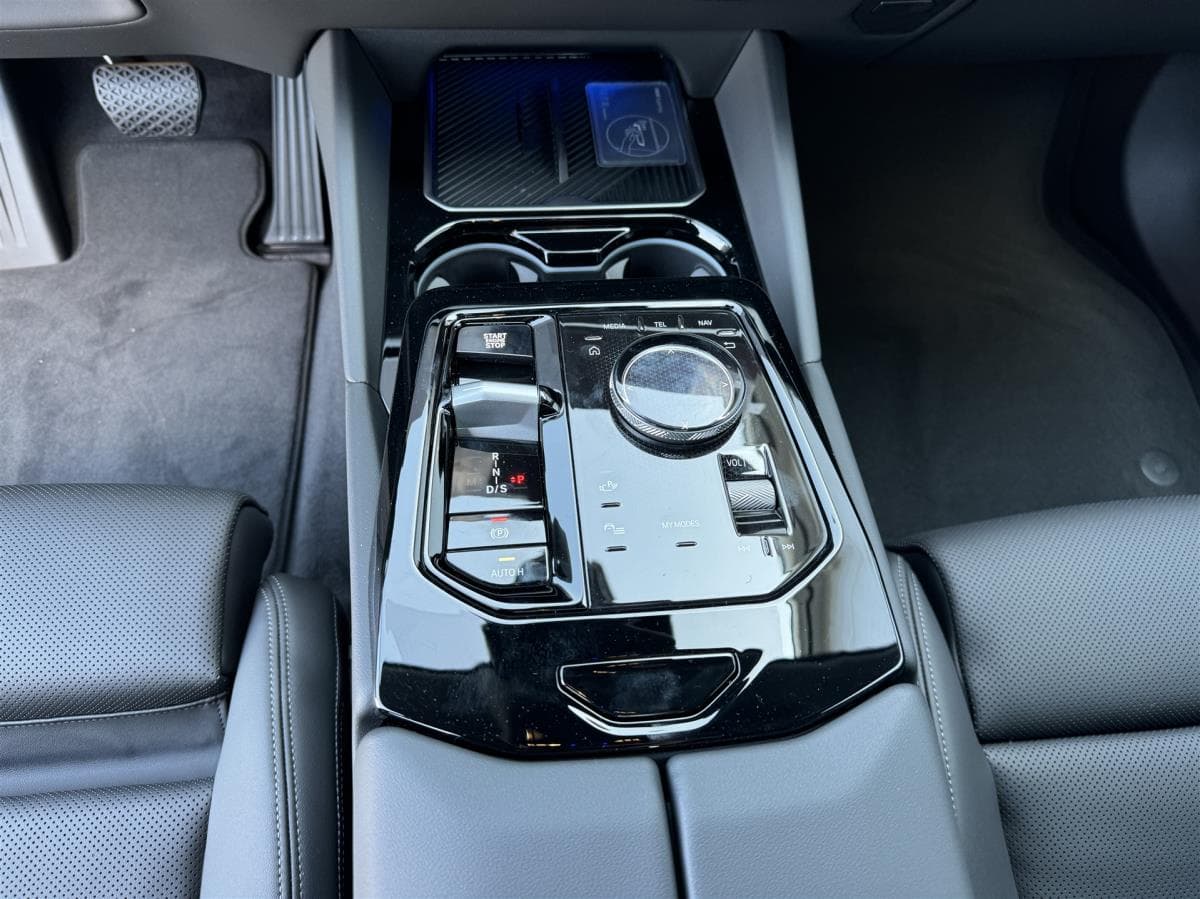 2024 BMW 5-Series - 11