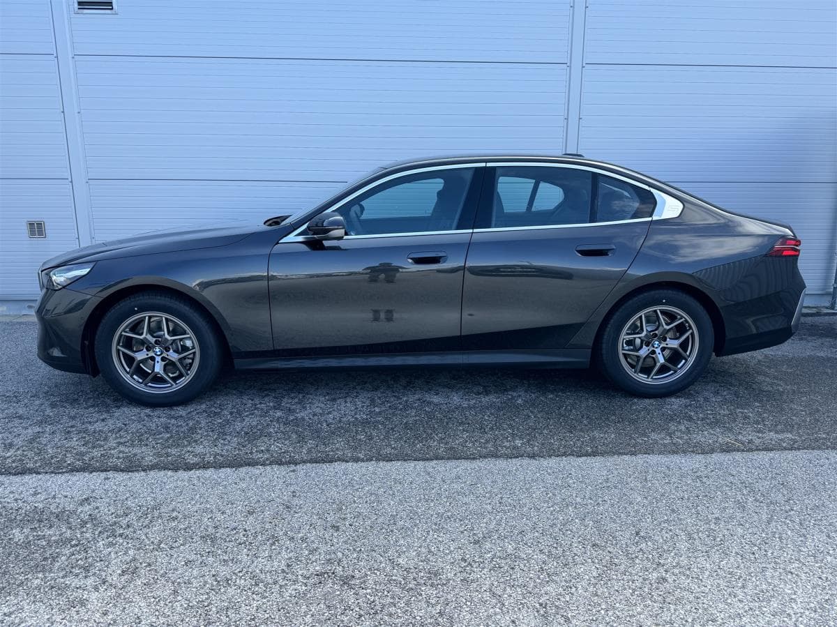 2024 BMW 5-Series - 3