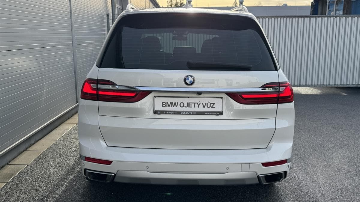 2021 BMW X7 - 8