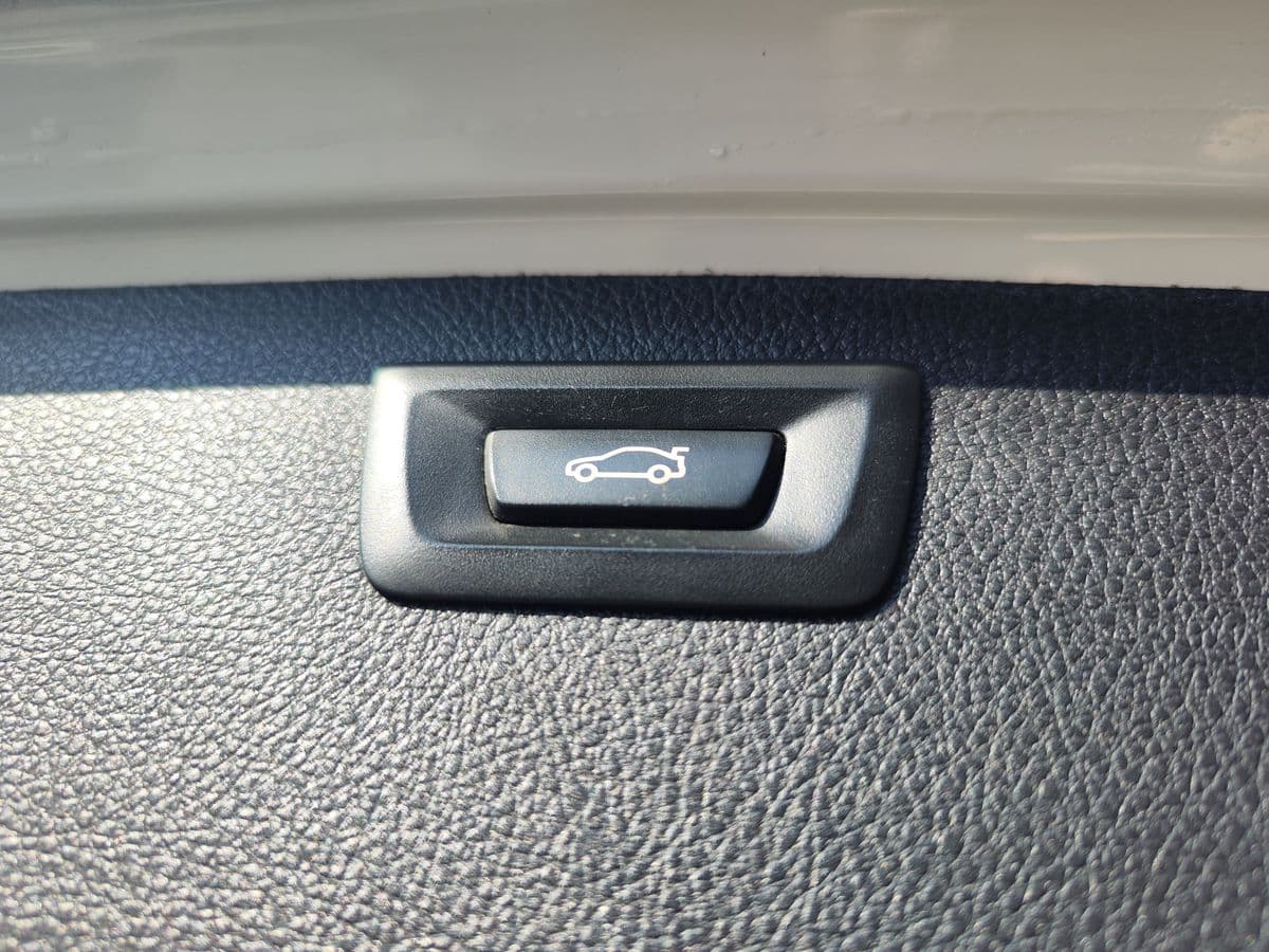 2017 BMW 3-Series - 10