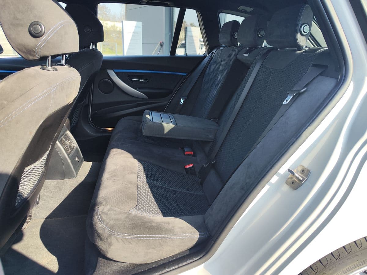 2017 BMW 3-Series - 11