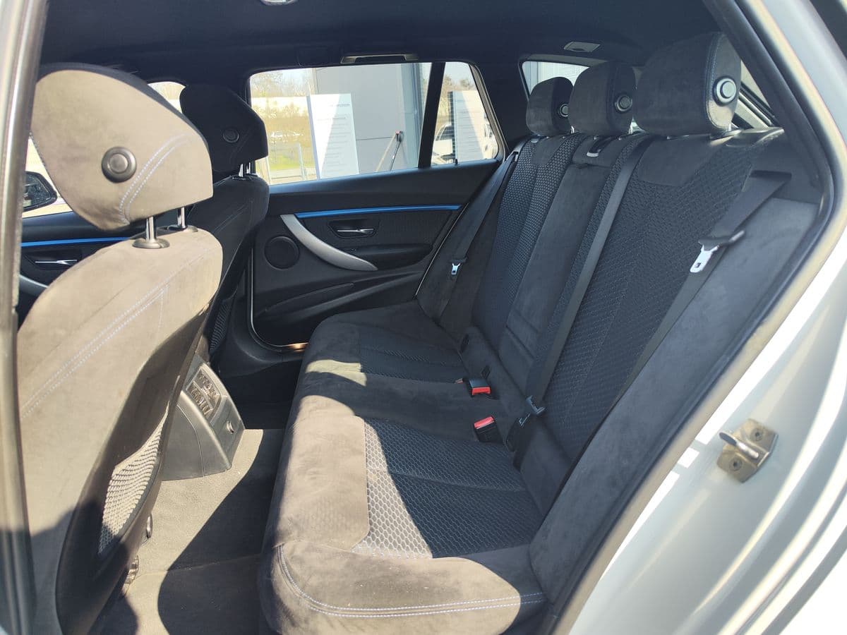 2017 BMW 3-Series - 12