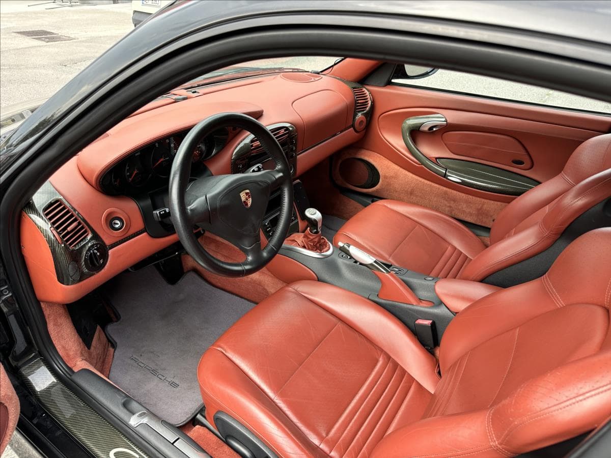 2004 Porsche 911 - 10