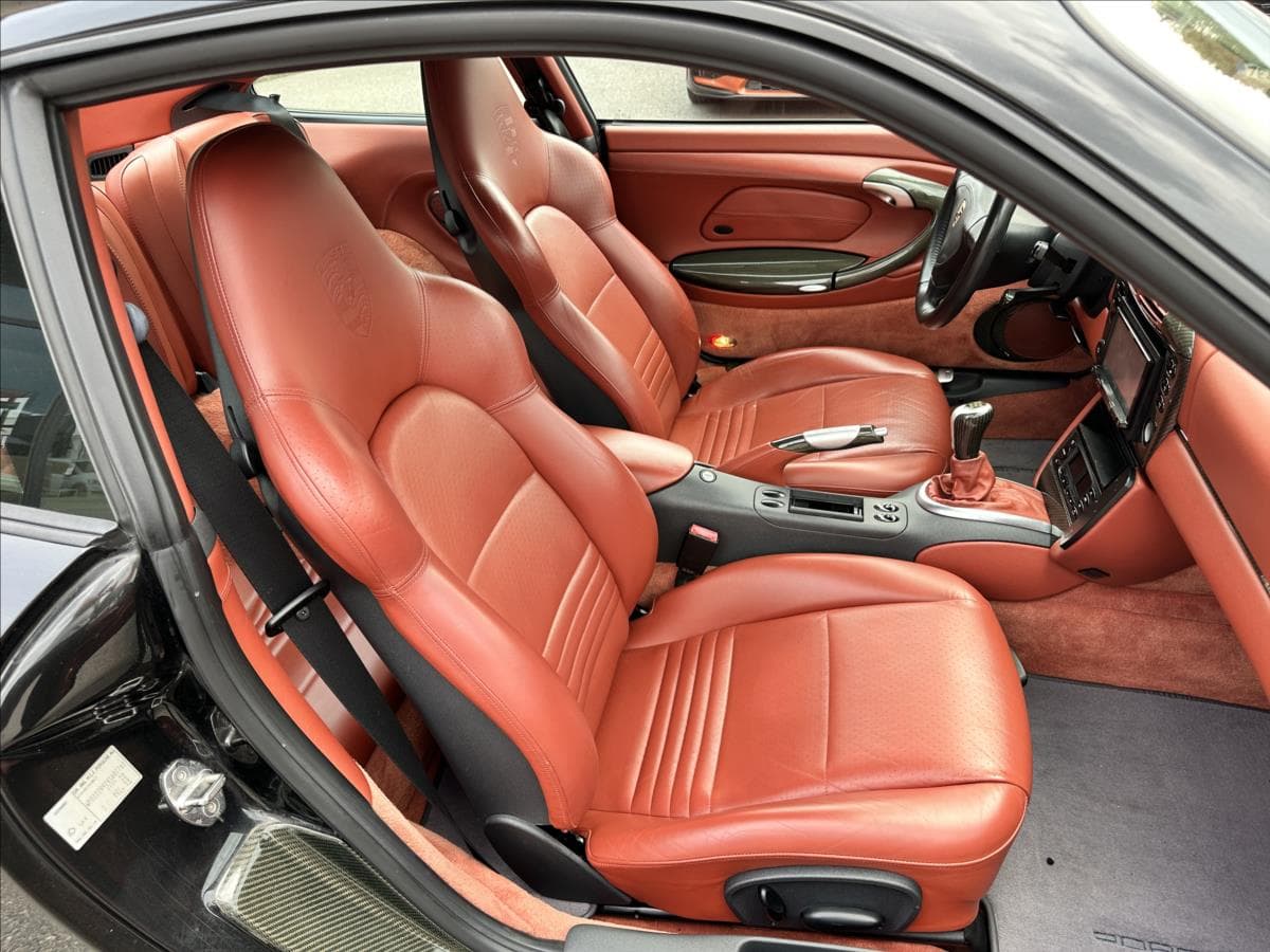 2004 Porsche 911 - 12