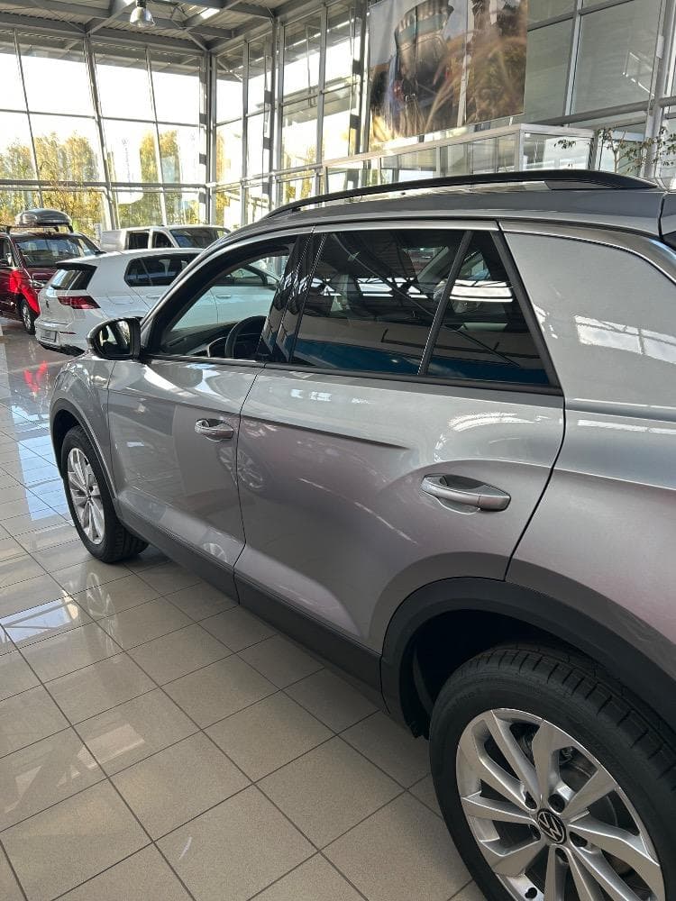 Volkswagen T-Roc - 3
