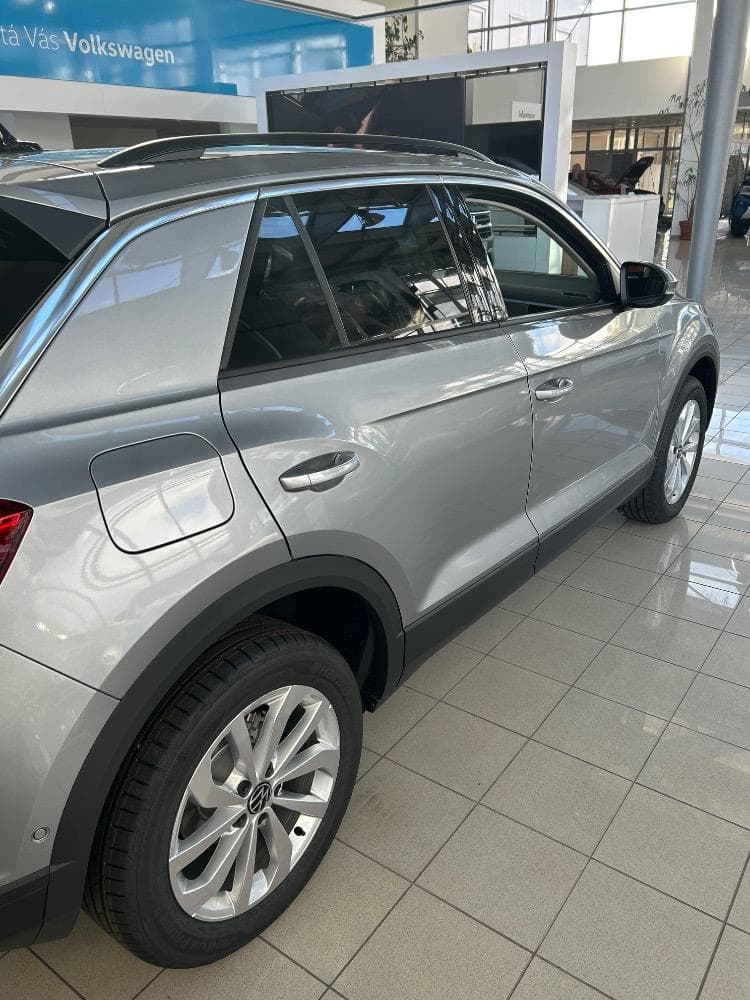 Volkswagen T-Roc - 4