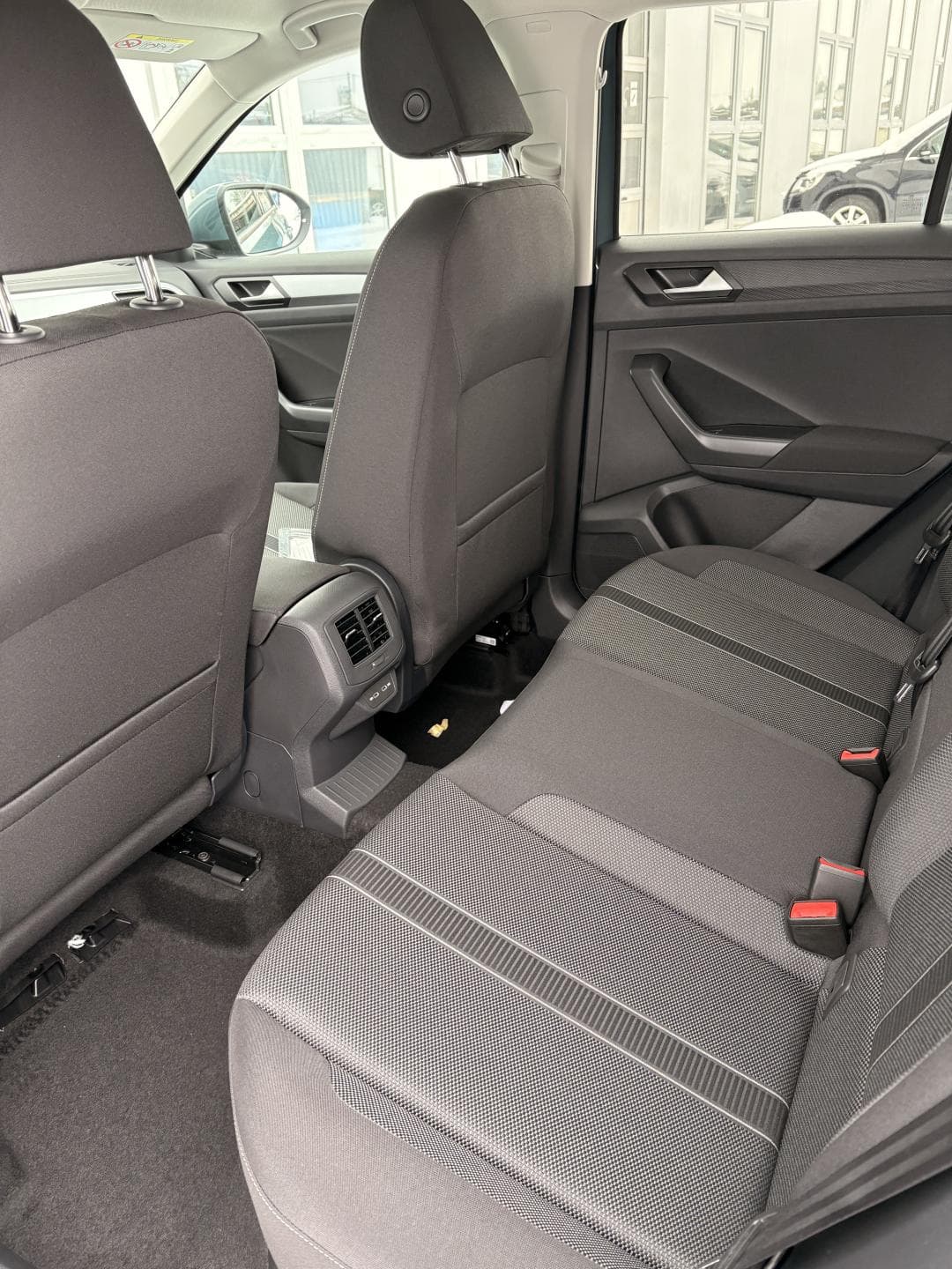 Volkswagen T-Roc - 9