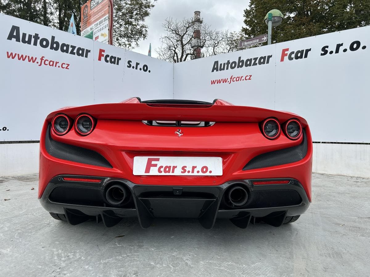 Ferrari F8 - 10
