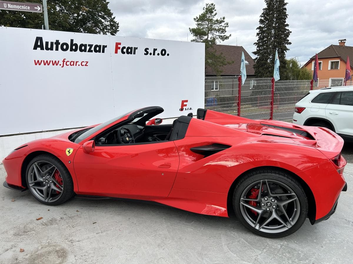 Ferrari F8 - 12