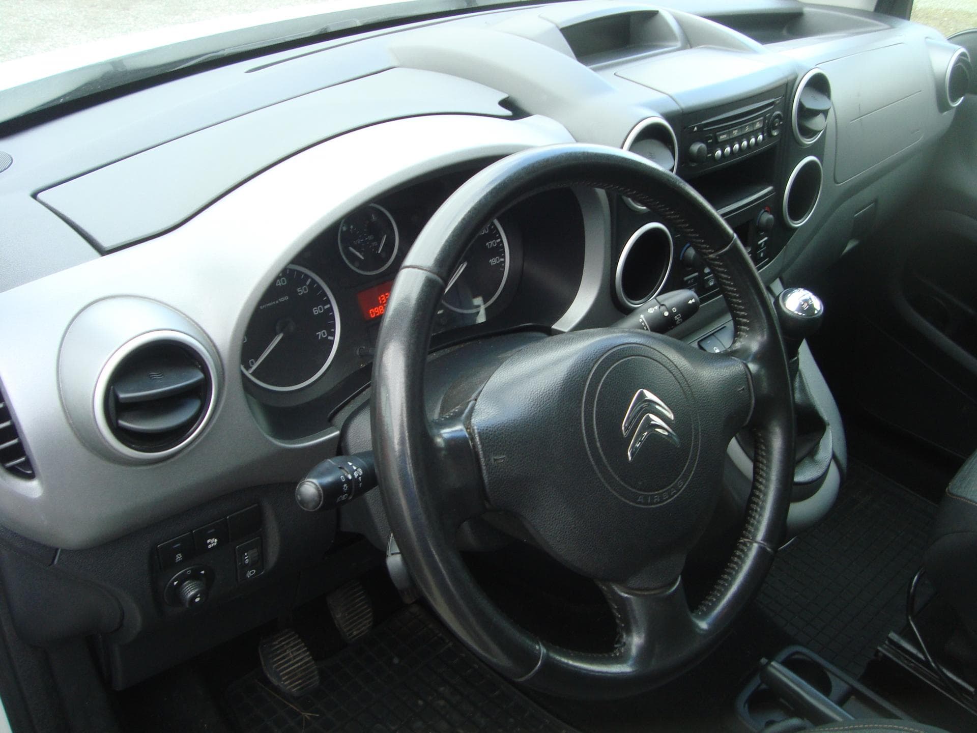 Citroen BERLINGO - 11