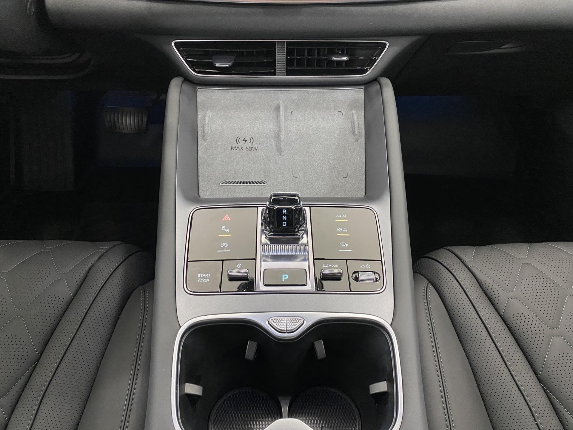 BYD SEALION - 12