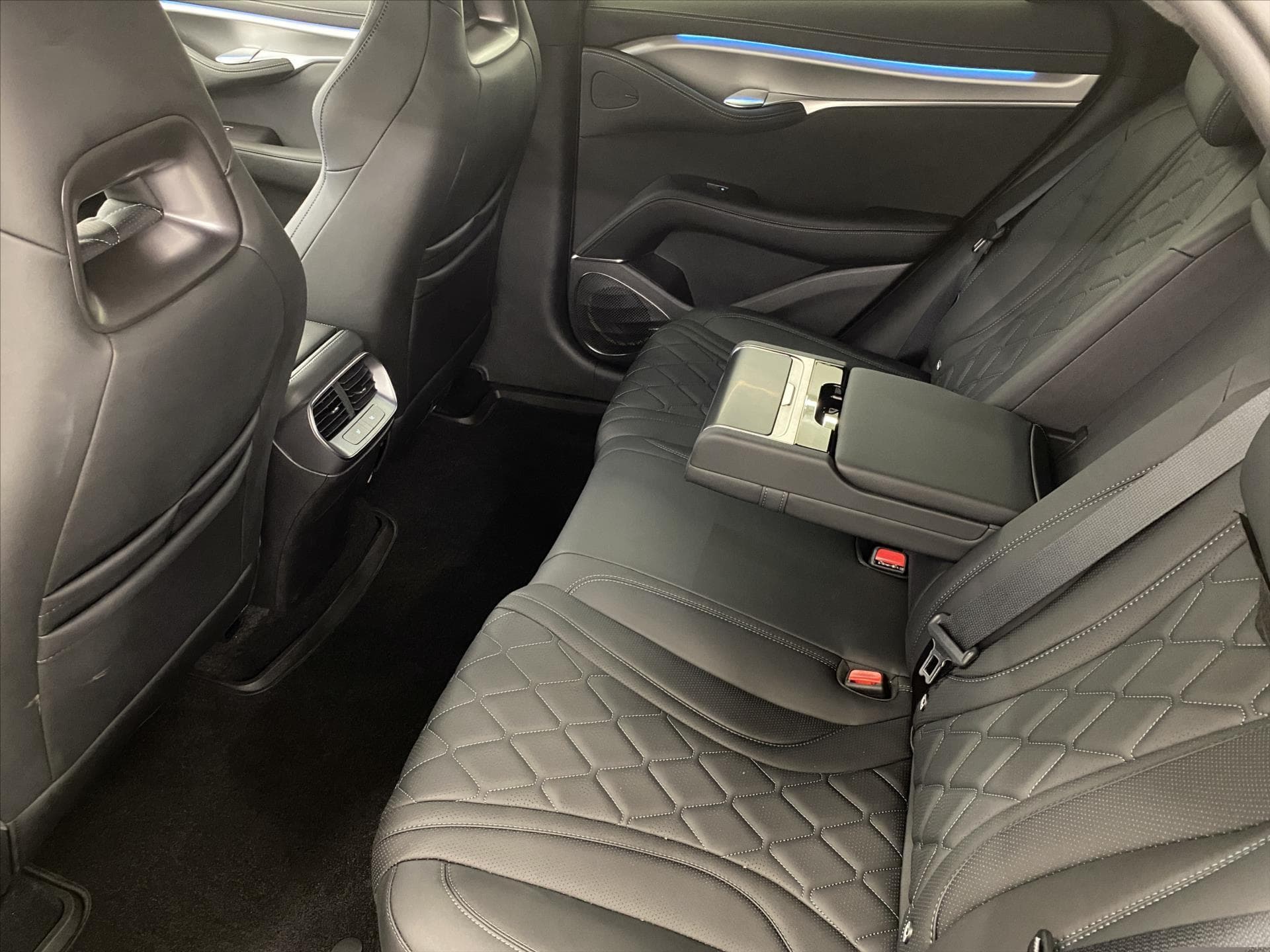 BYD SEALION - 8