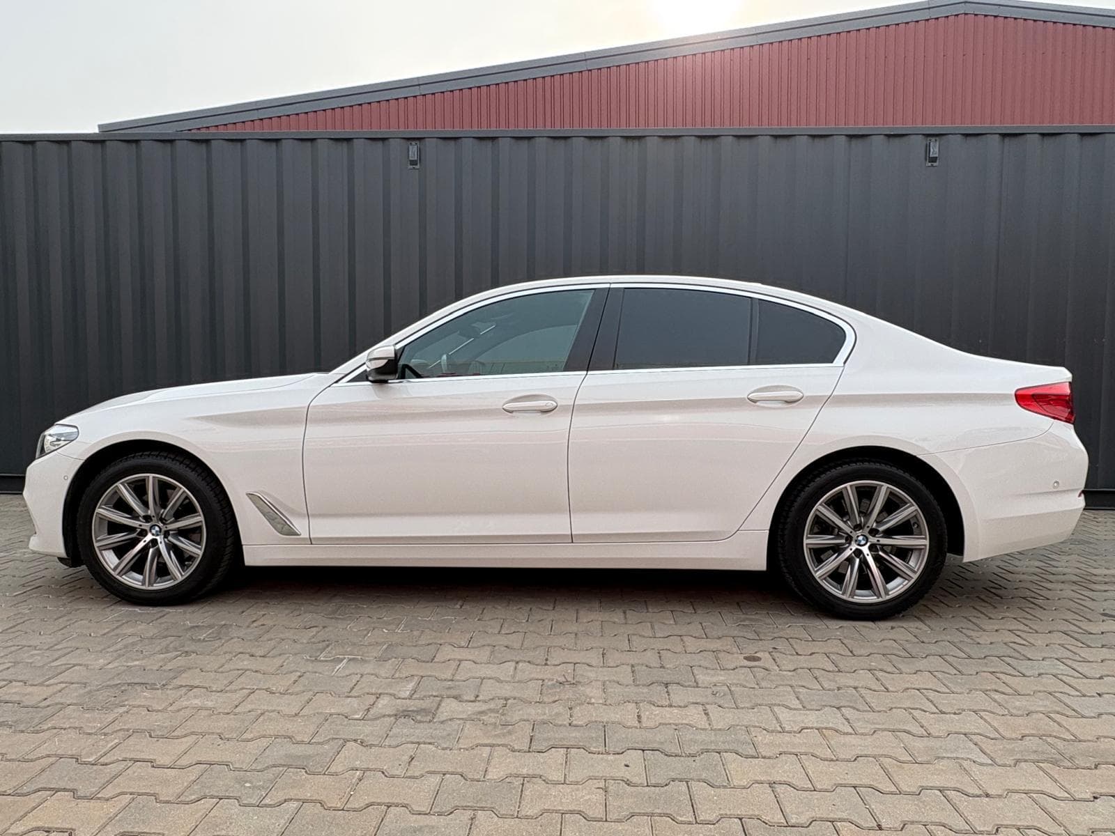 2018 BMW 5-Series - 5