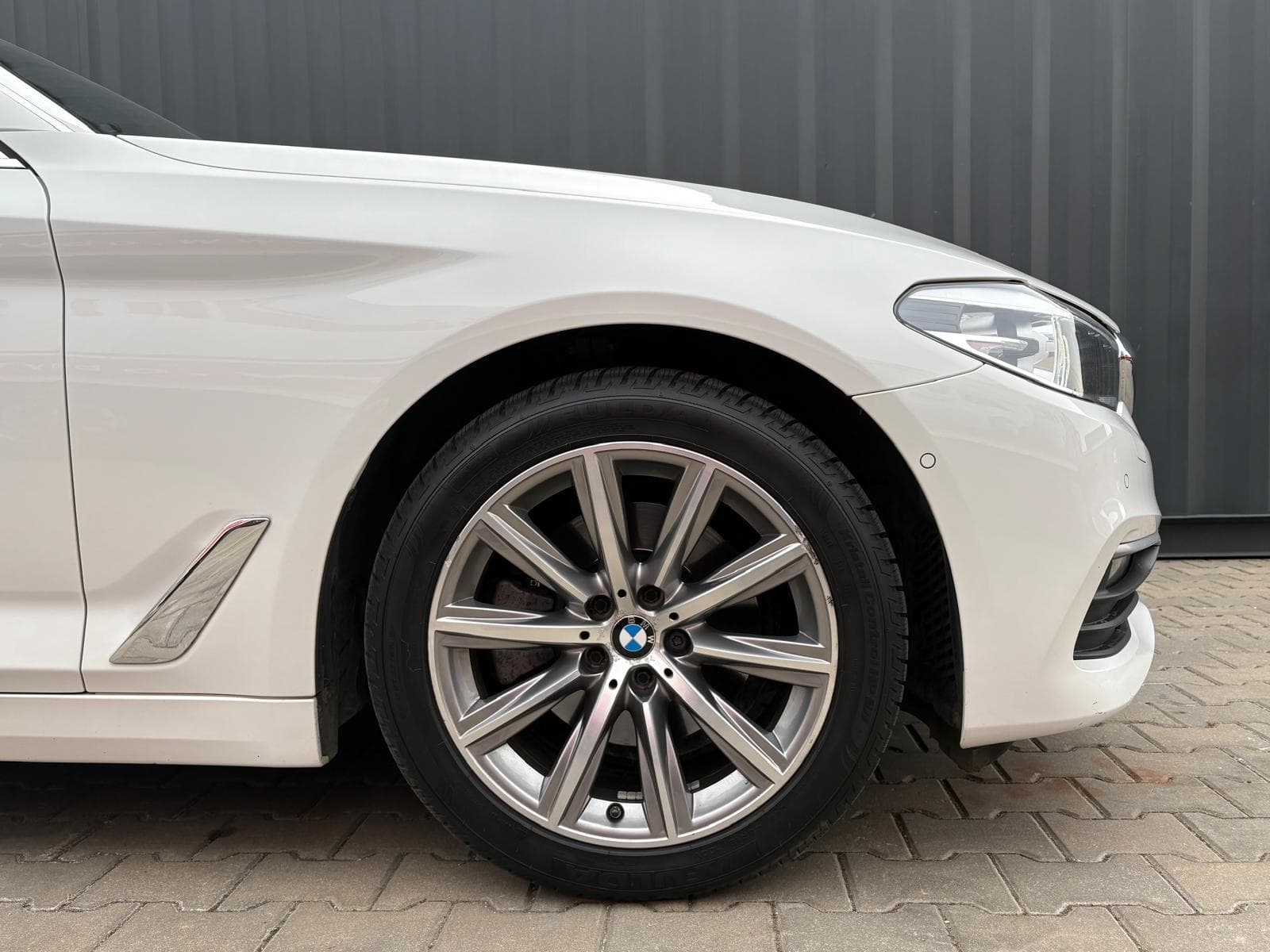 2018 BMW 5-Series - 10