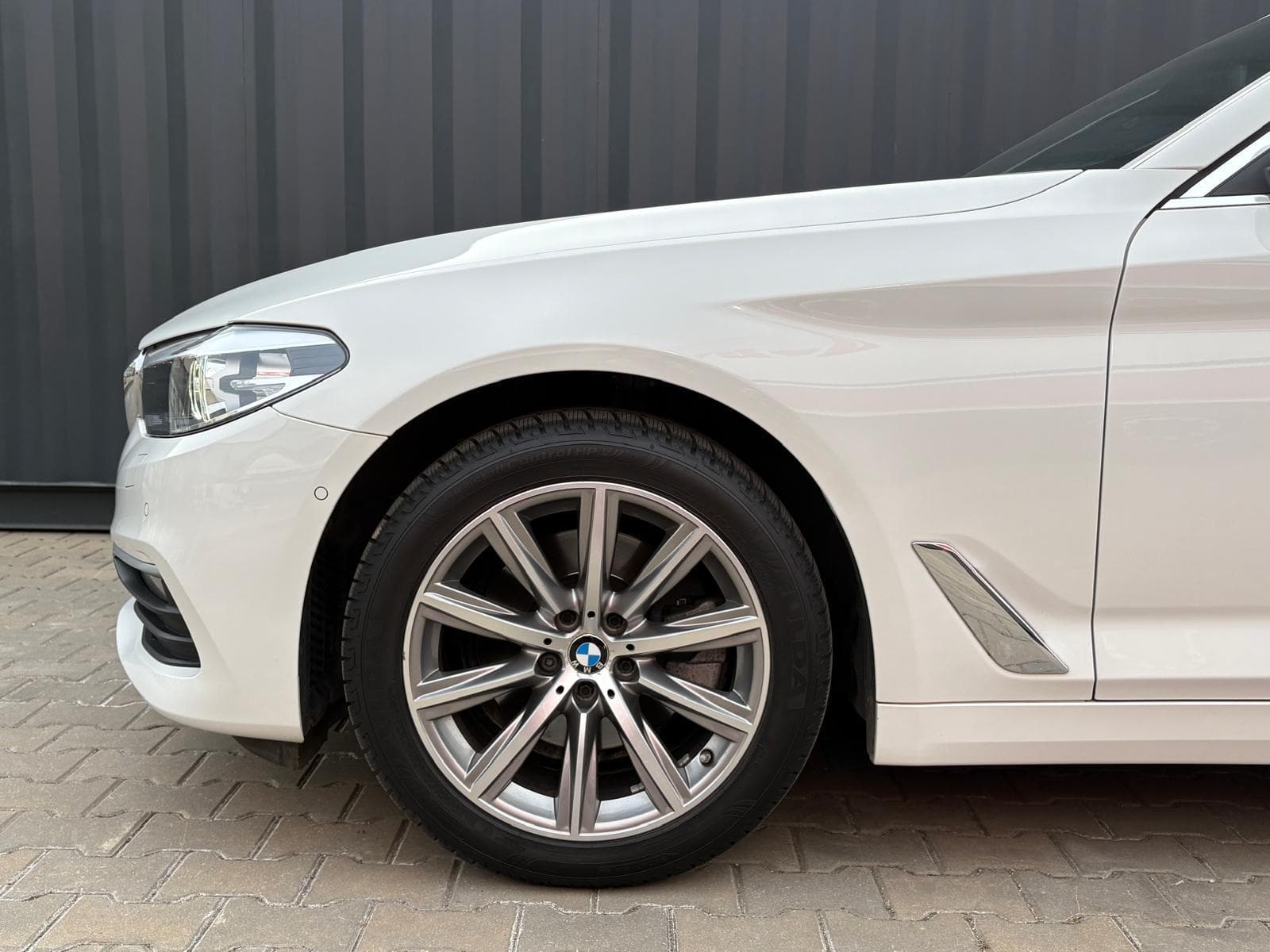 2018 BMW 5-Series - 6