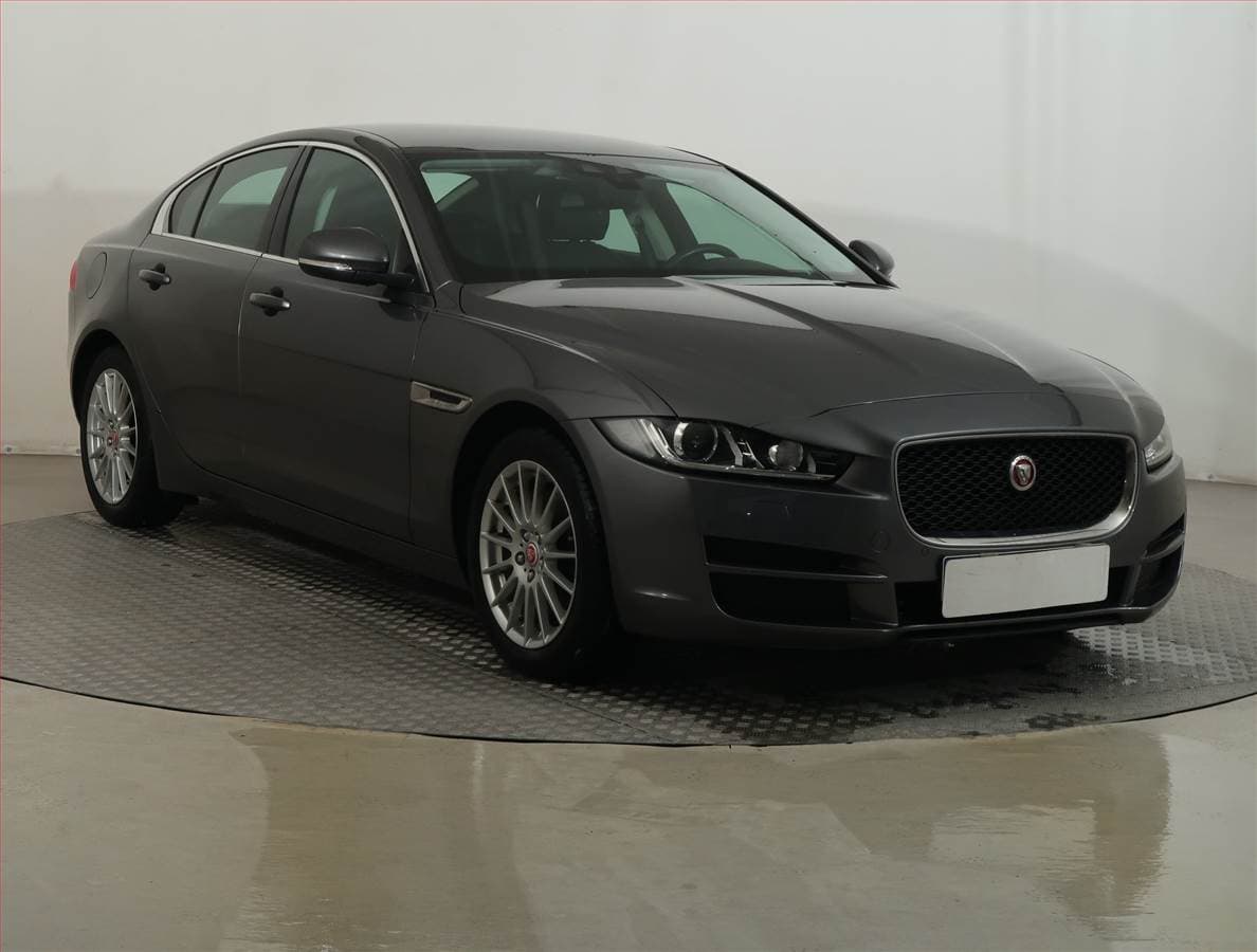 Jaguar XE E-Performance