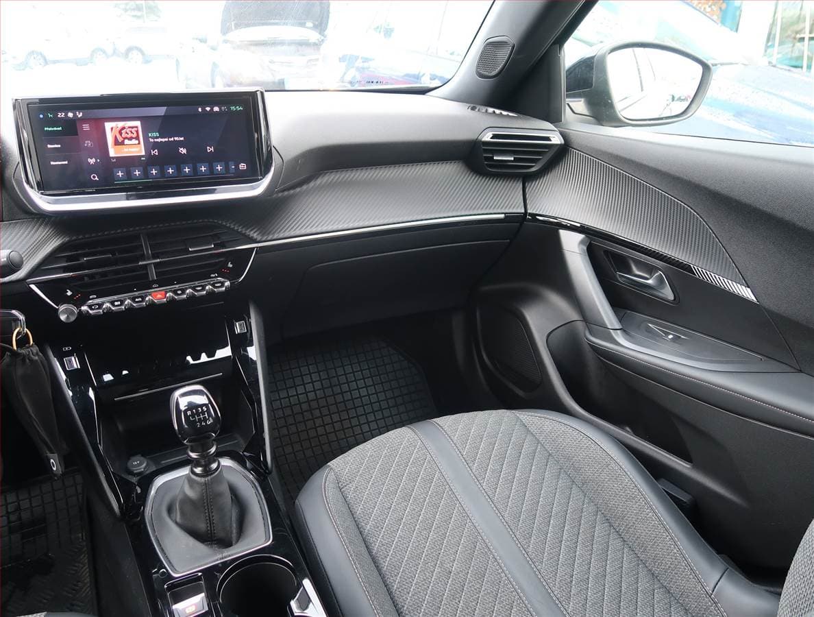 Peugeot 2008 - 8