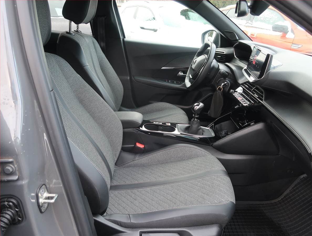 Peugeot 2008 - 9