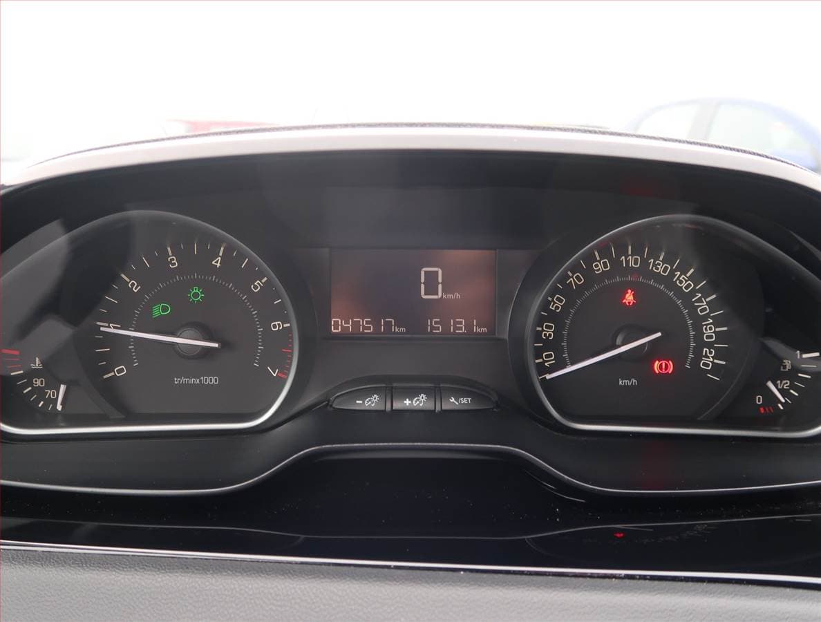 Peugeot 208 - 11