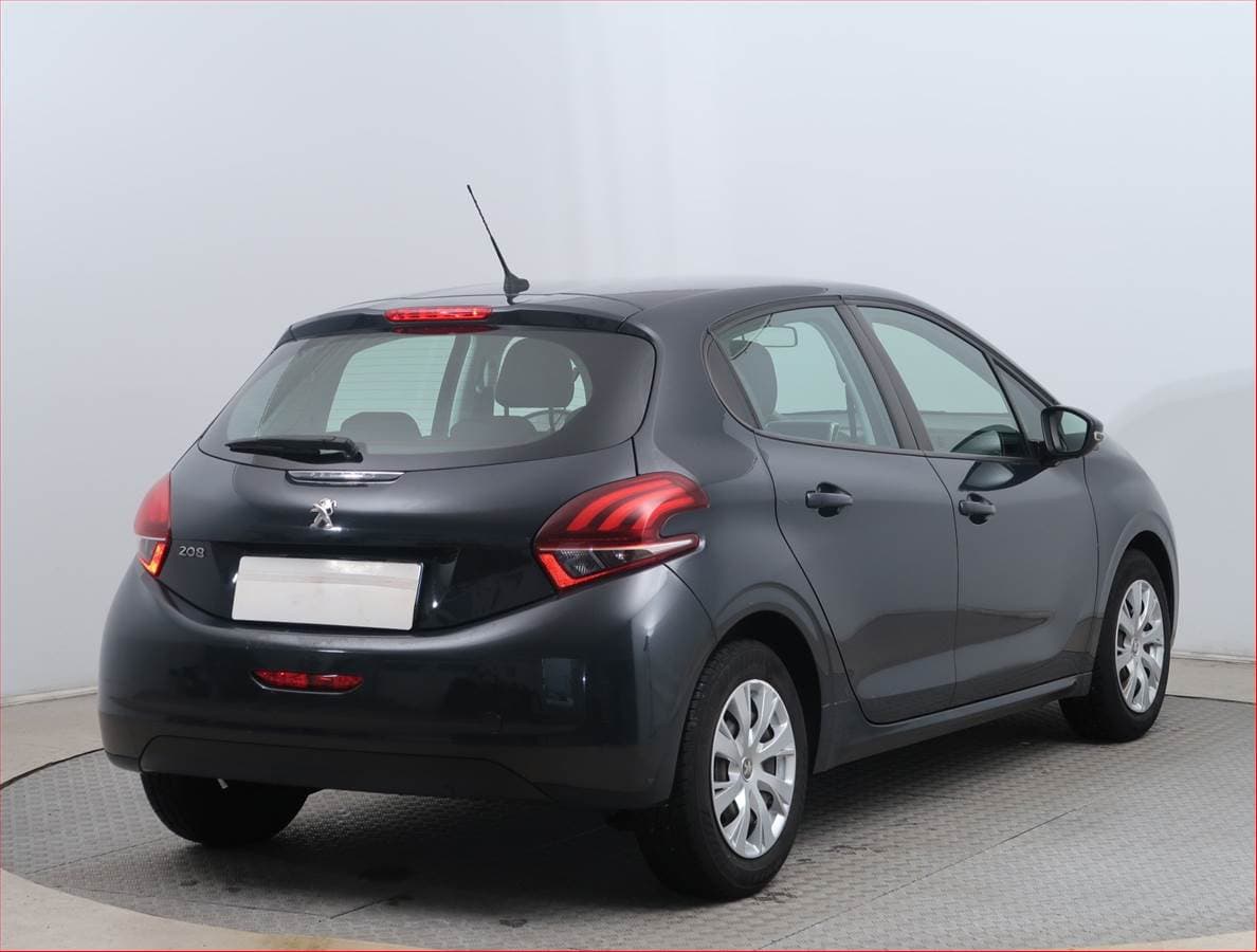 Peugeot 208 - 5