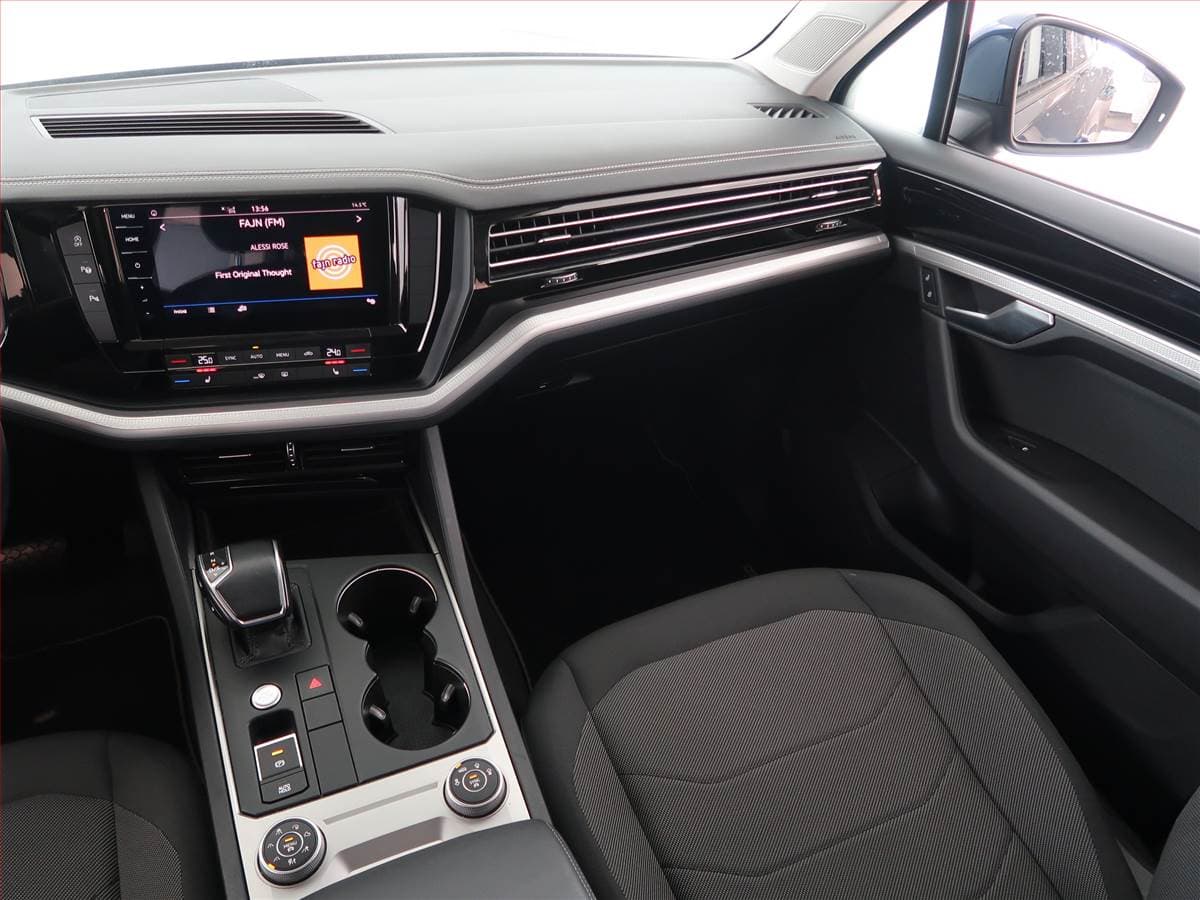 Volkswagen Touareg - 141