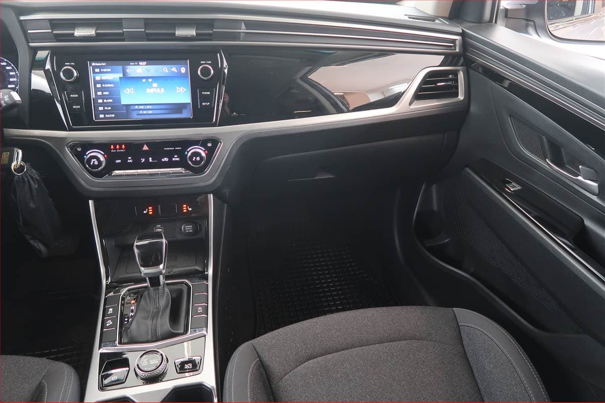 SsangYong KORANDO - 8