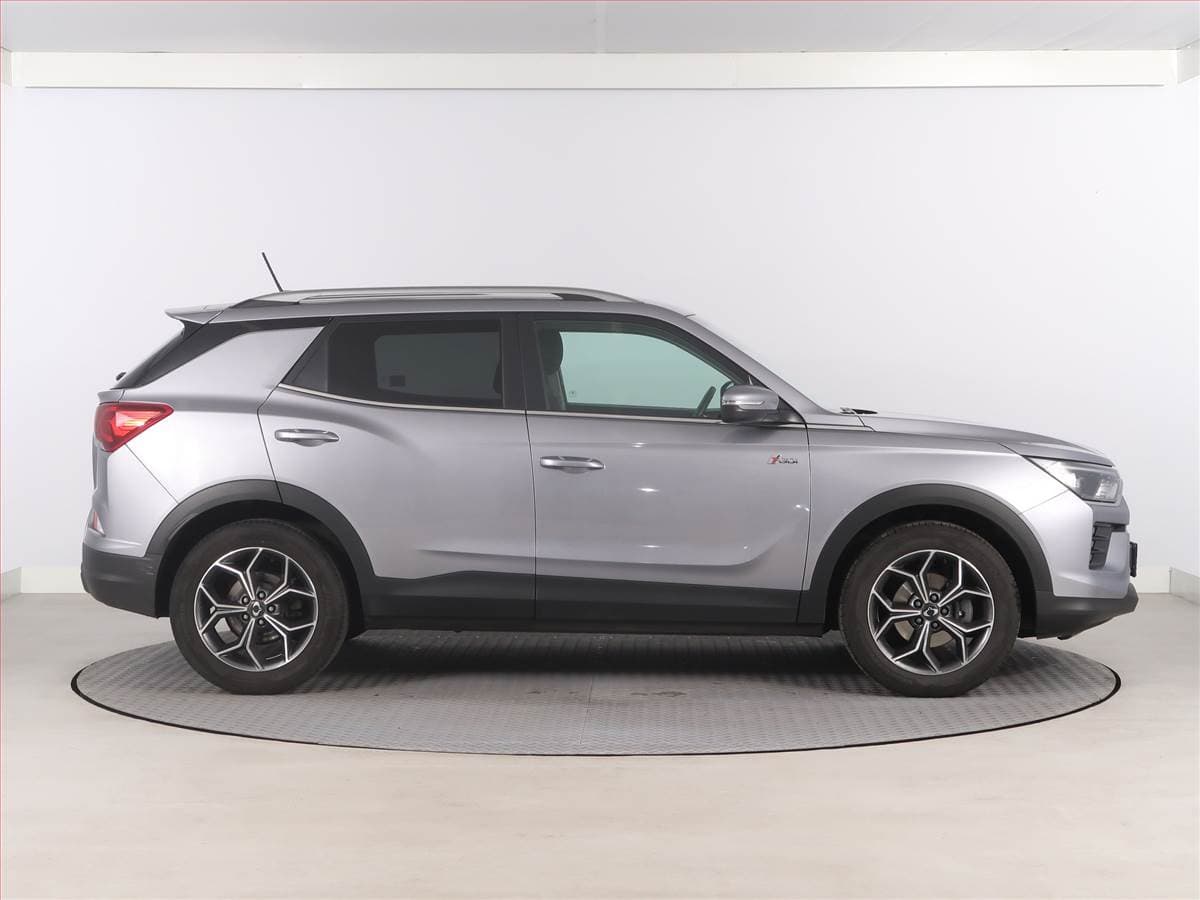 SsangYong KORANDO - 6
