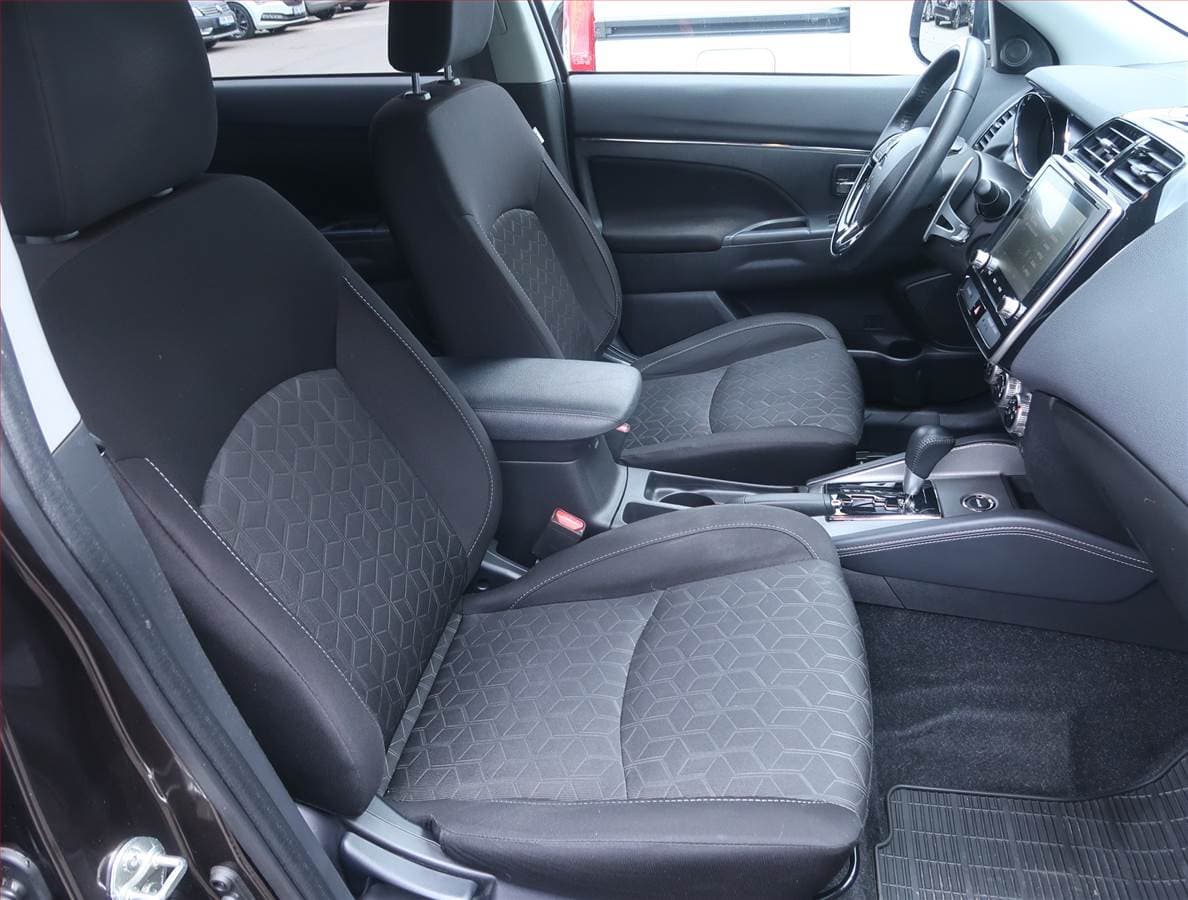 Mitsubishi ASX - 9