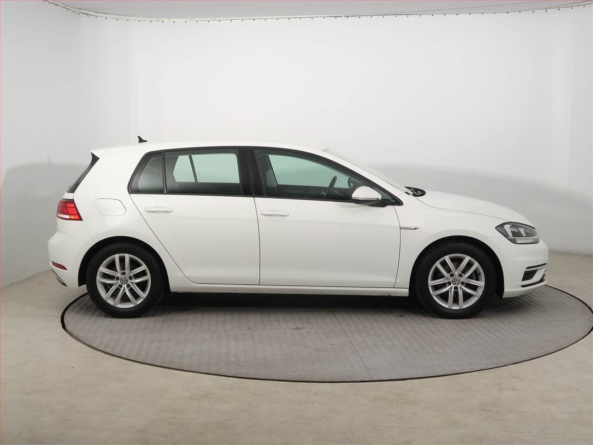Volkswagen GOLF - 6