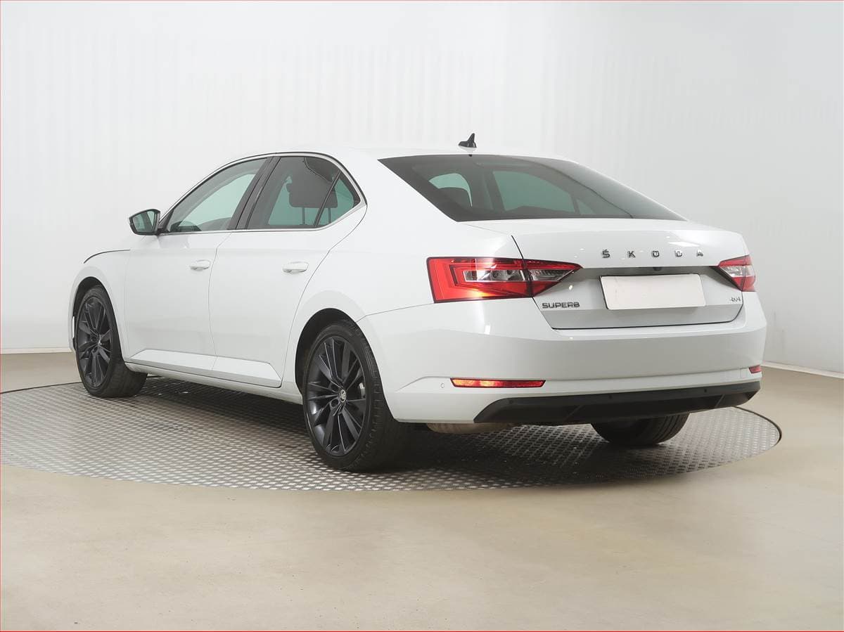 Škoda Superb - 4