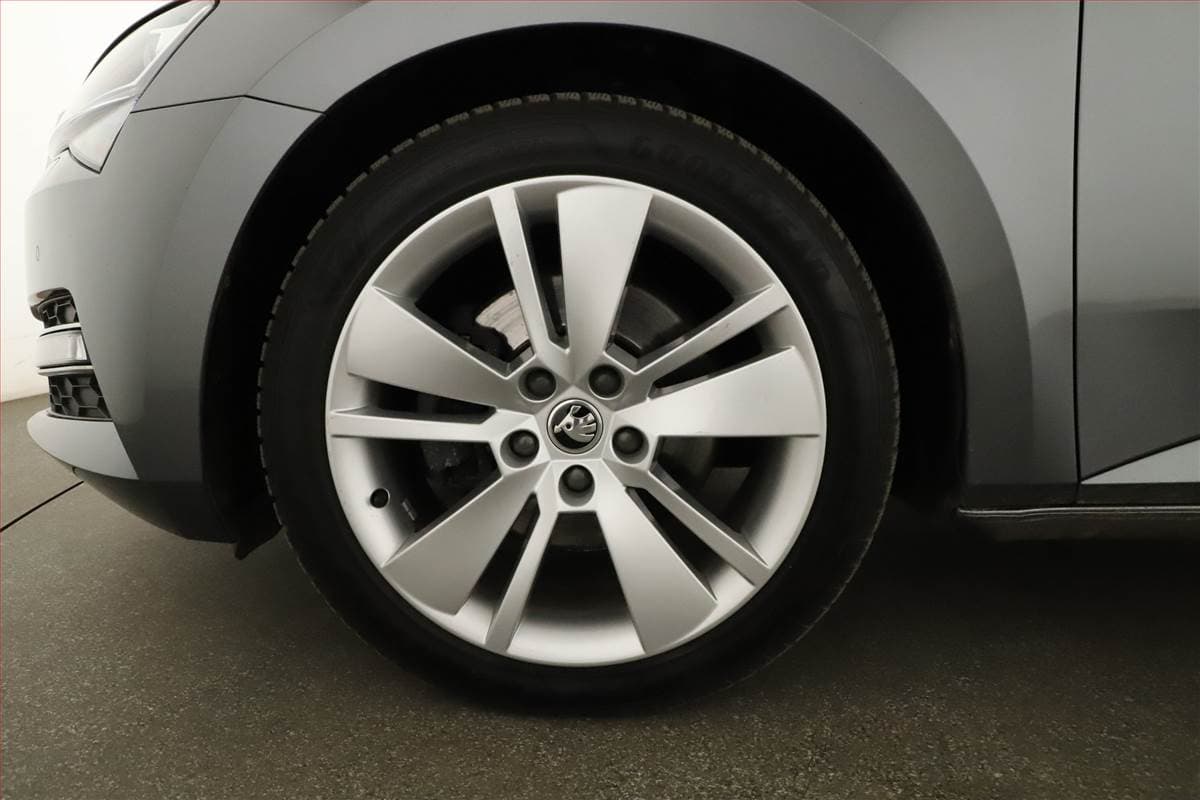 Škoda SUPERB - 12
