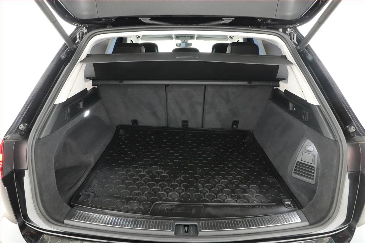 Volkswagen Touareg - 11