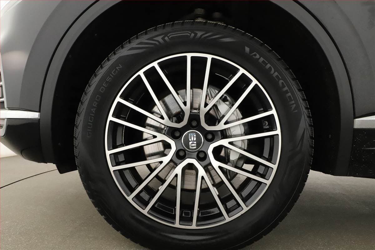 Volkswagen Touareg - 12