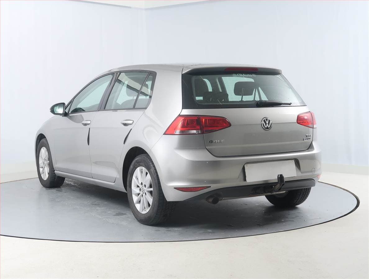 Volkswagen Golf - 4