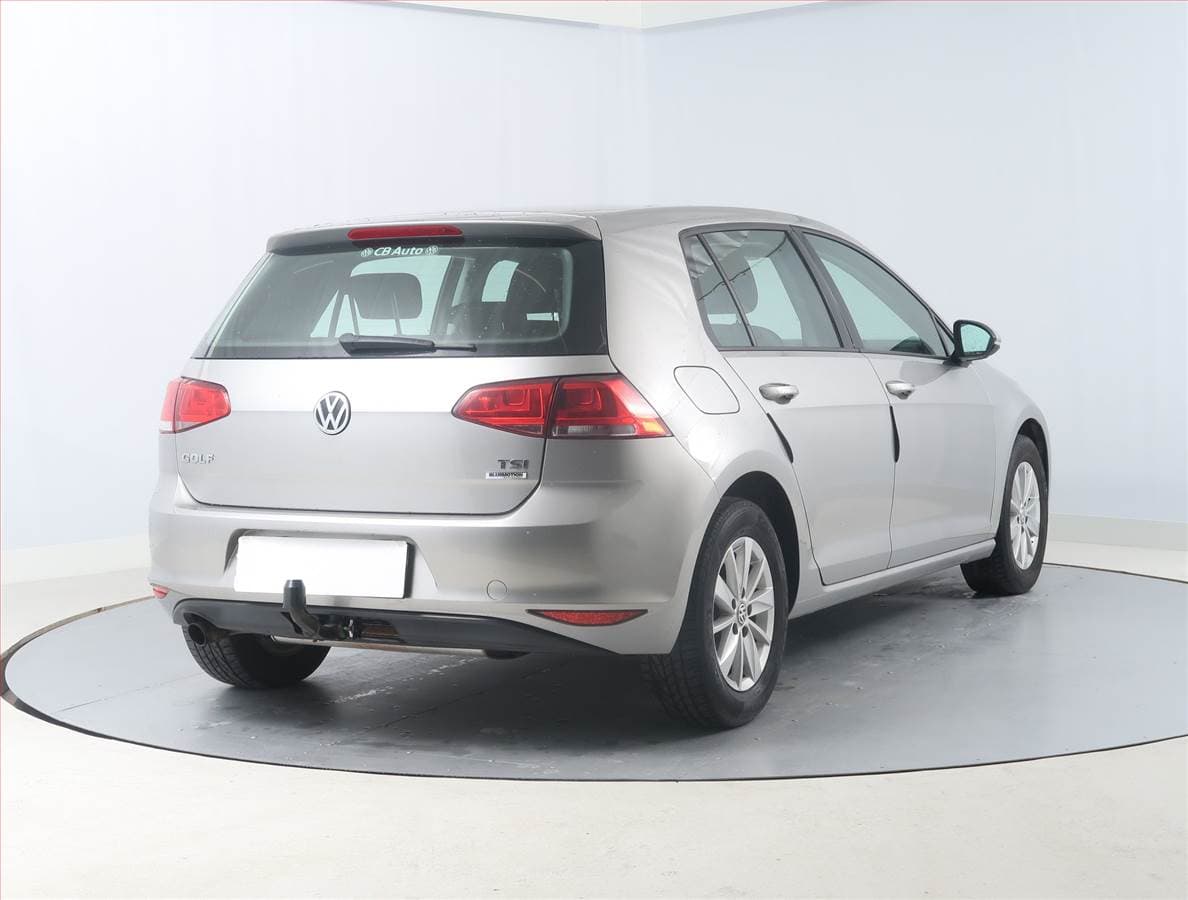 Volkswagen Golf - 5