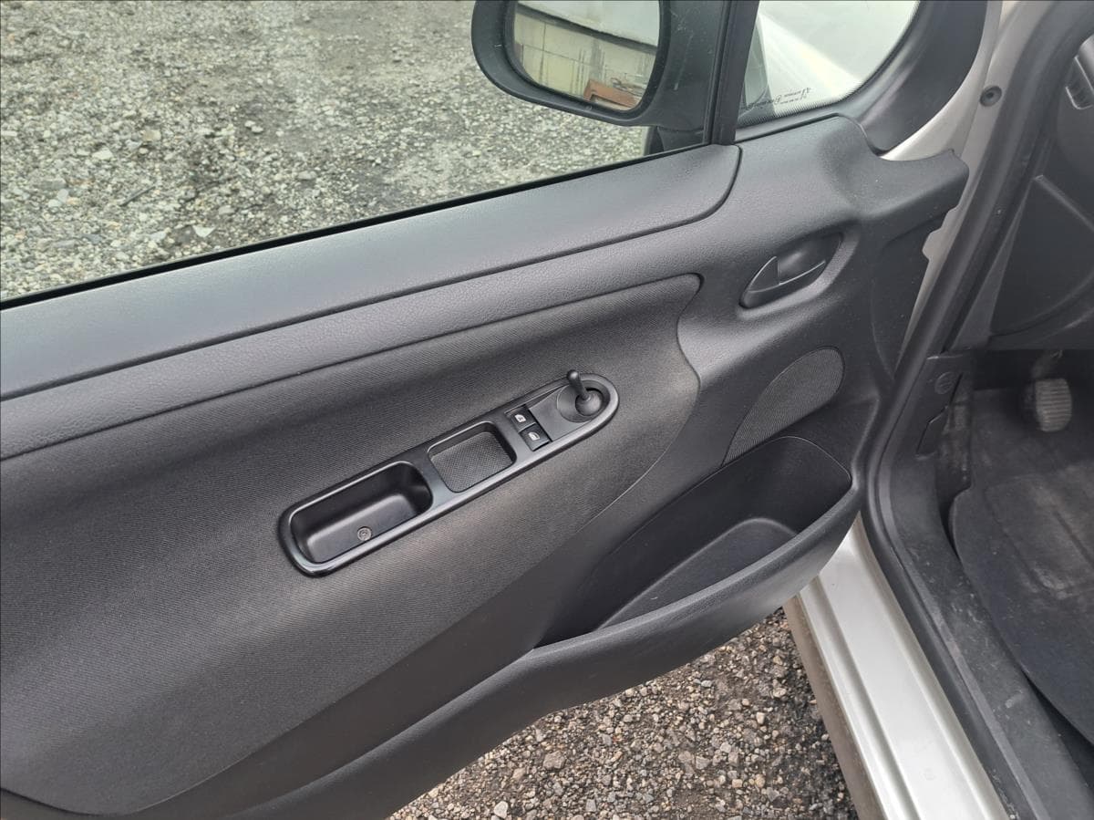 2008 Peugeot 207 - 12