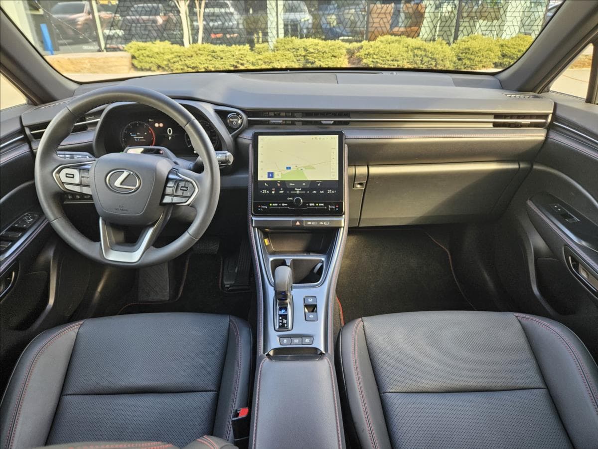 2025 Lexus LBX - 12