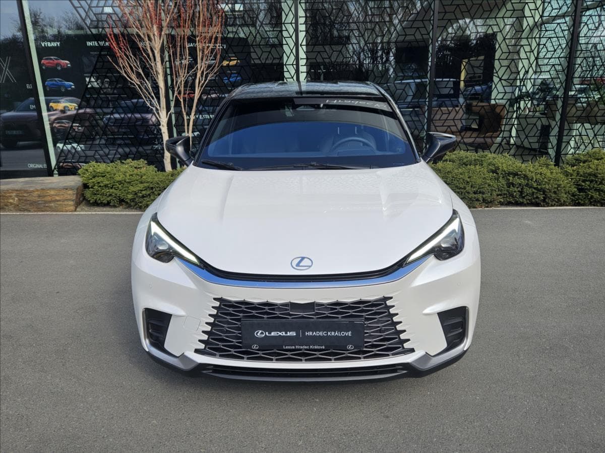 2025 Lexus LBX - 3