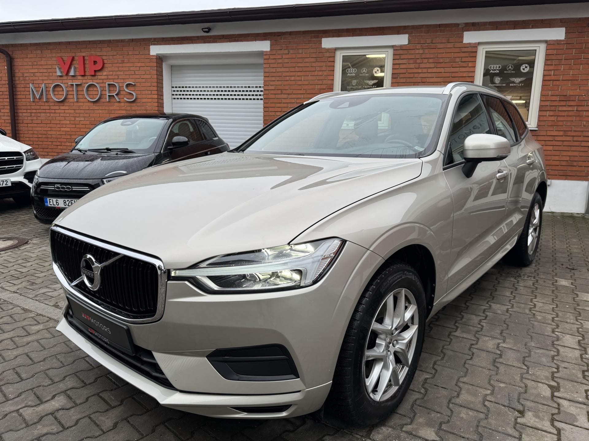 Volvo XC60 XC60-D5-173KW-AWD-ČR