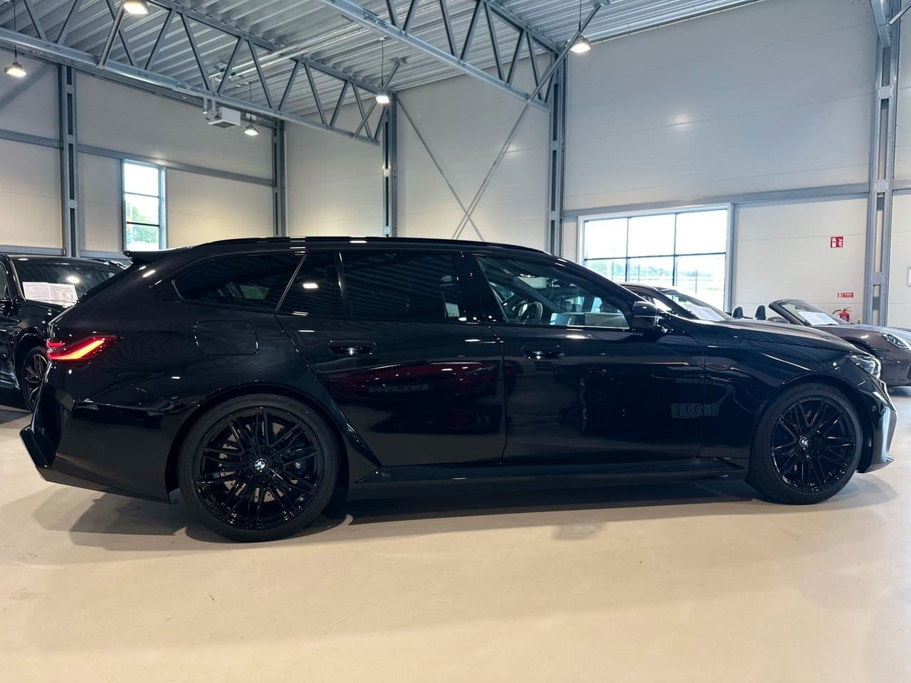 2025 BMW M5 - 3