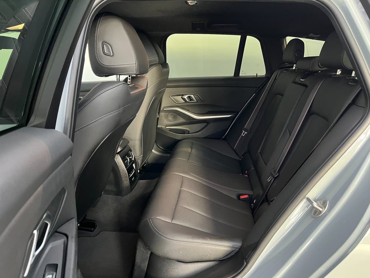 2025 BMW 3-Series - 10