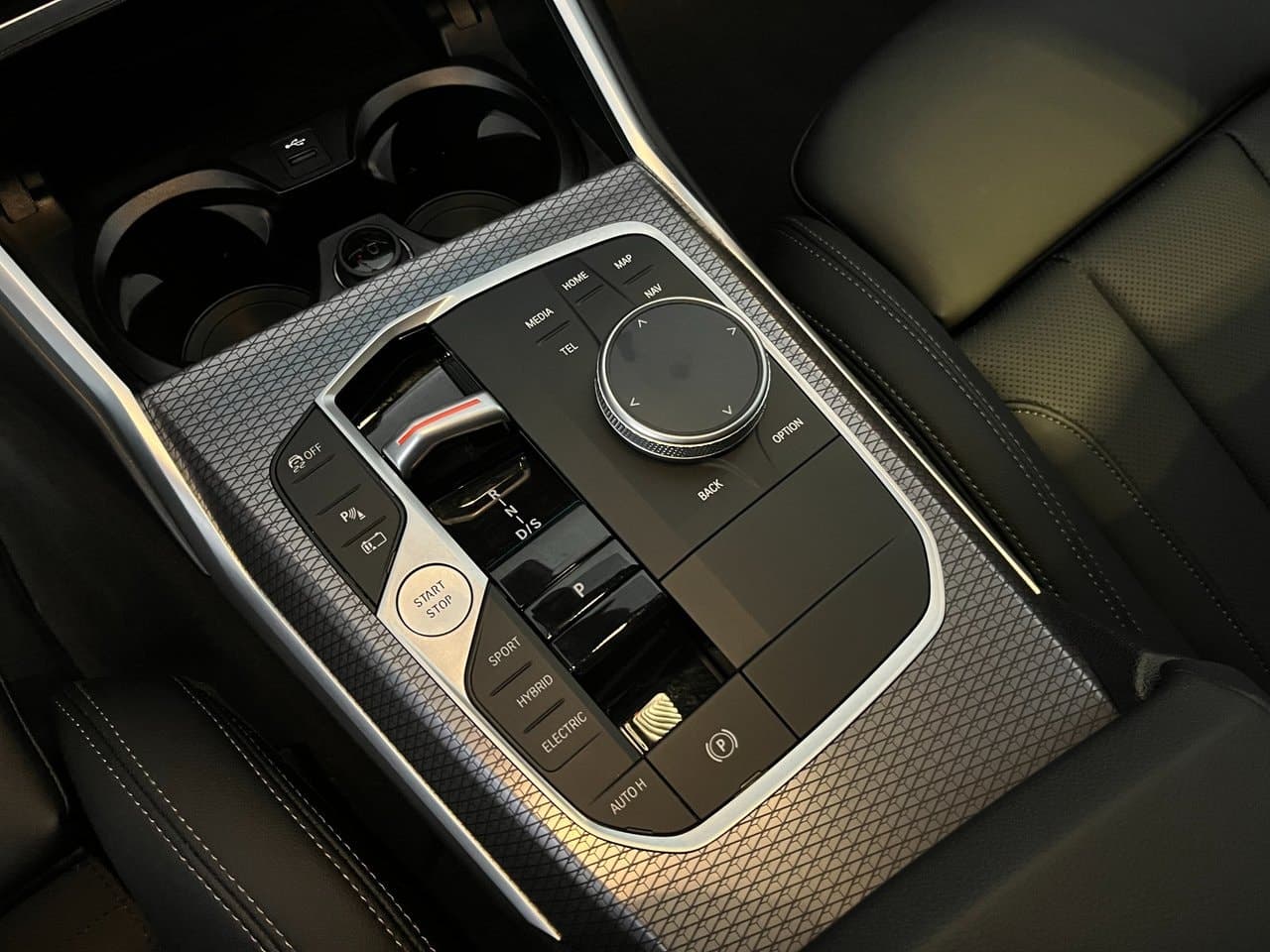 2025 BMW 3-Series - 10