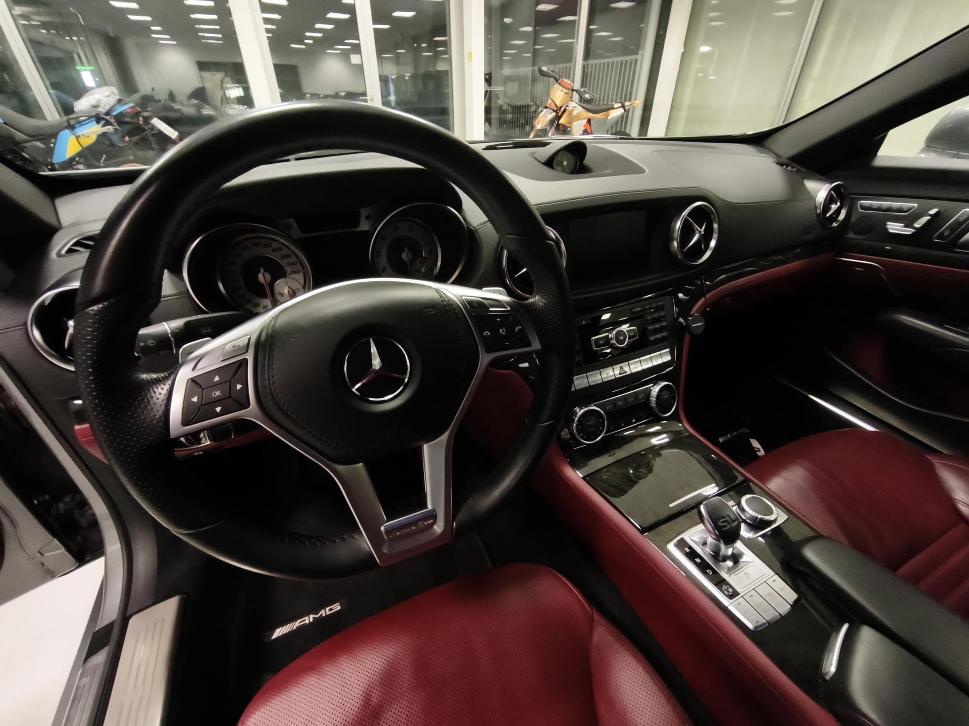Mercedes-Benz SL - 11