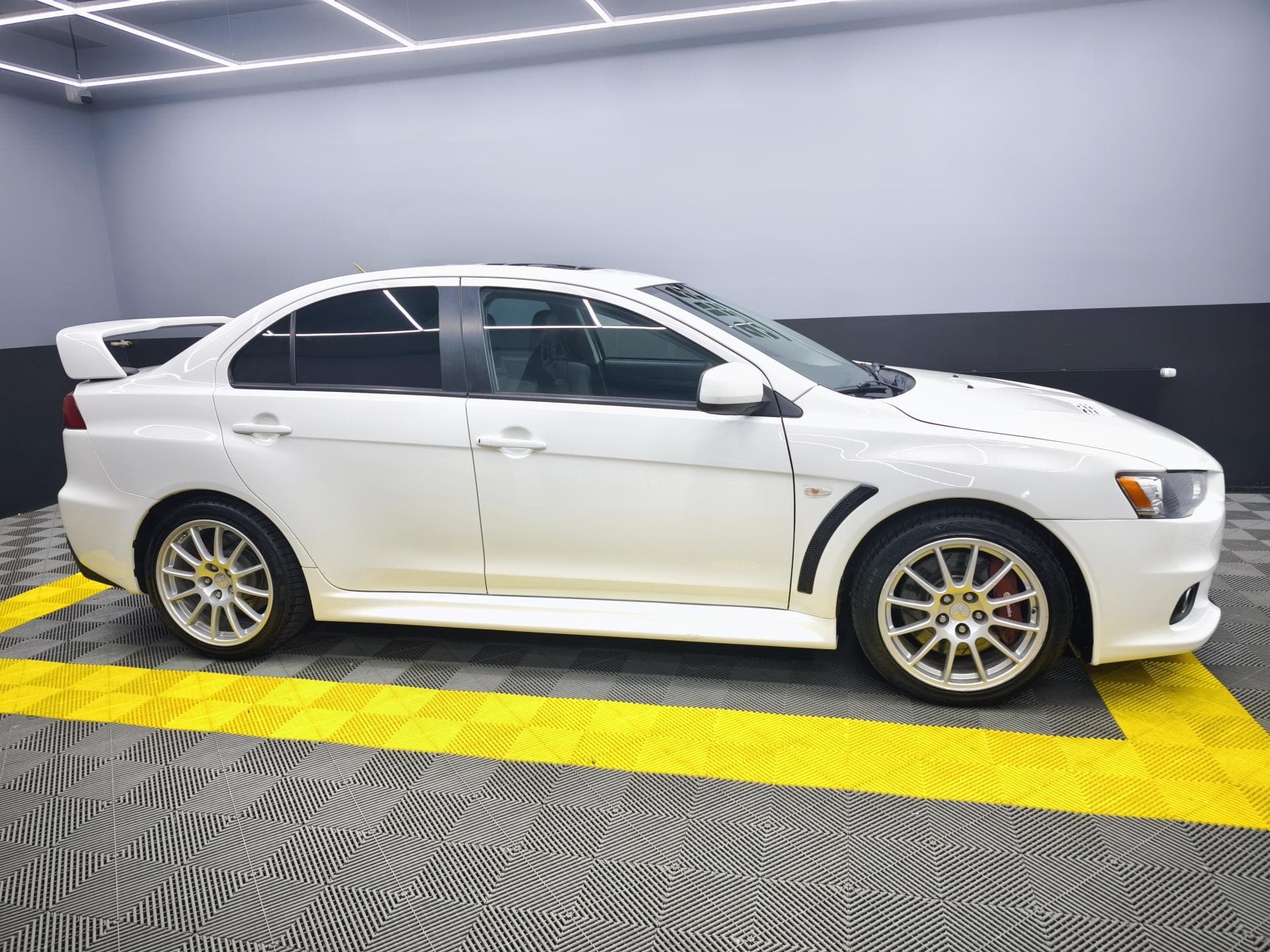 Mitsubishi LANCER - 2