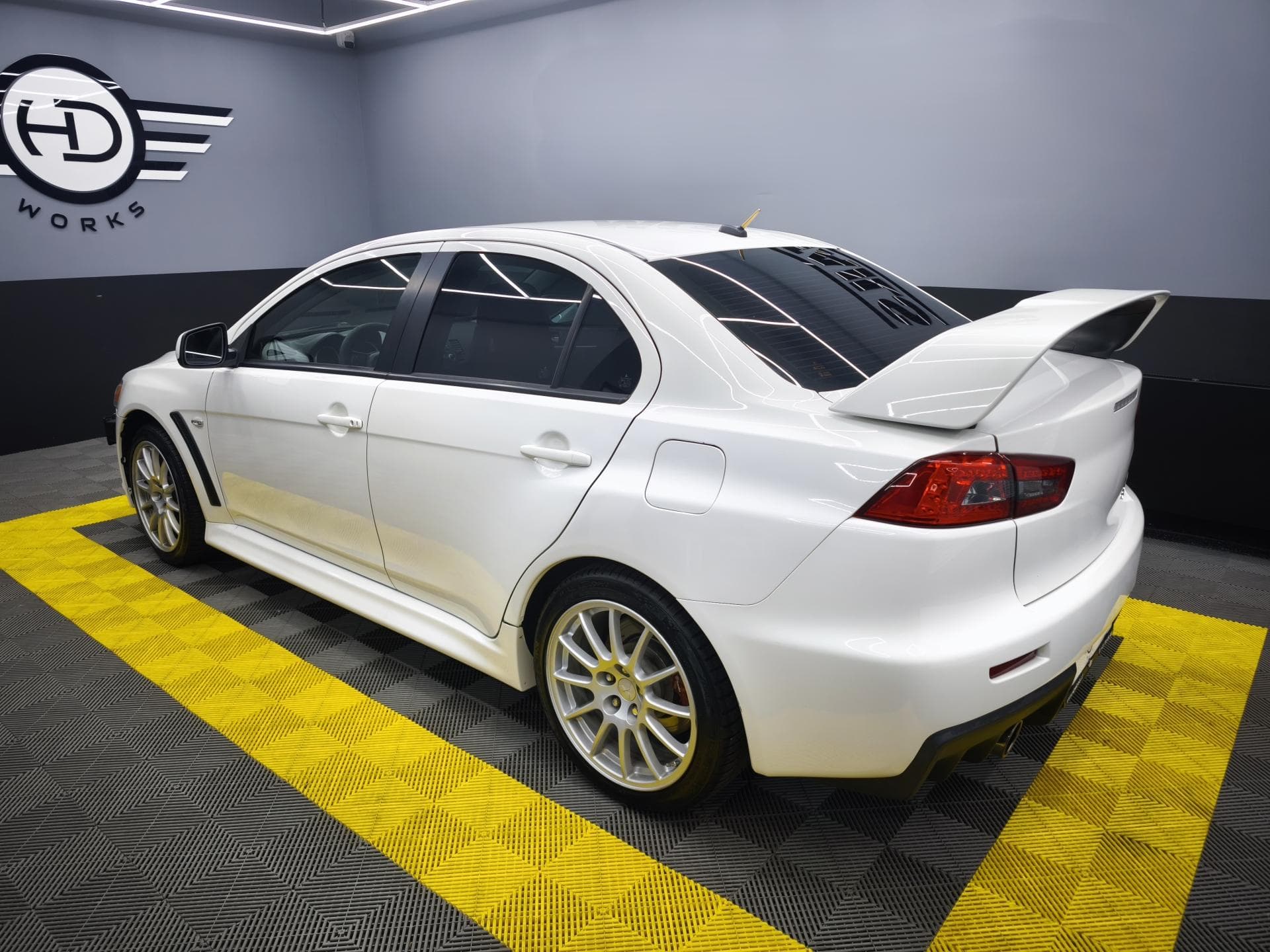 Mitsubishi LANCER - 12