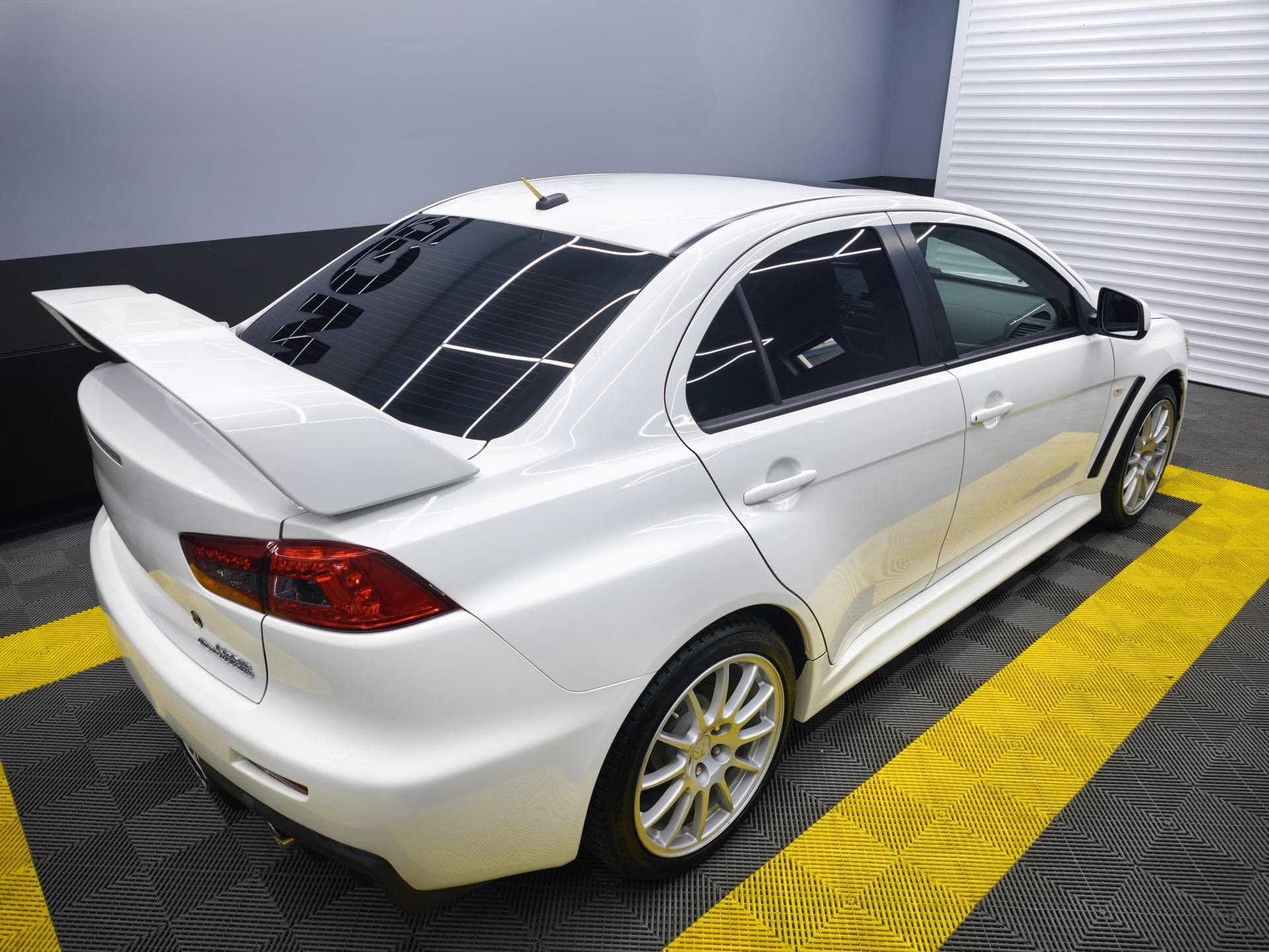 Mitsubishi LANCER - 5