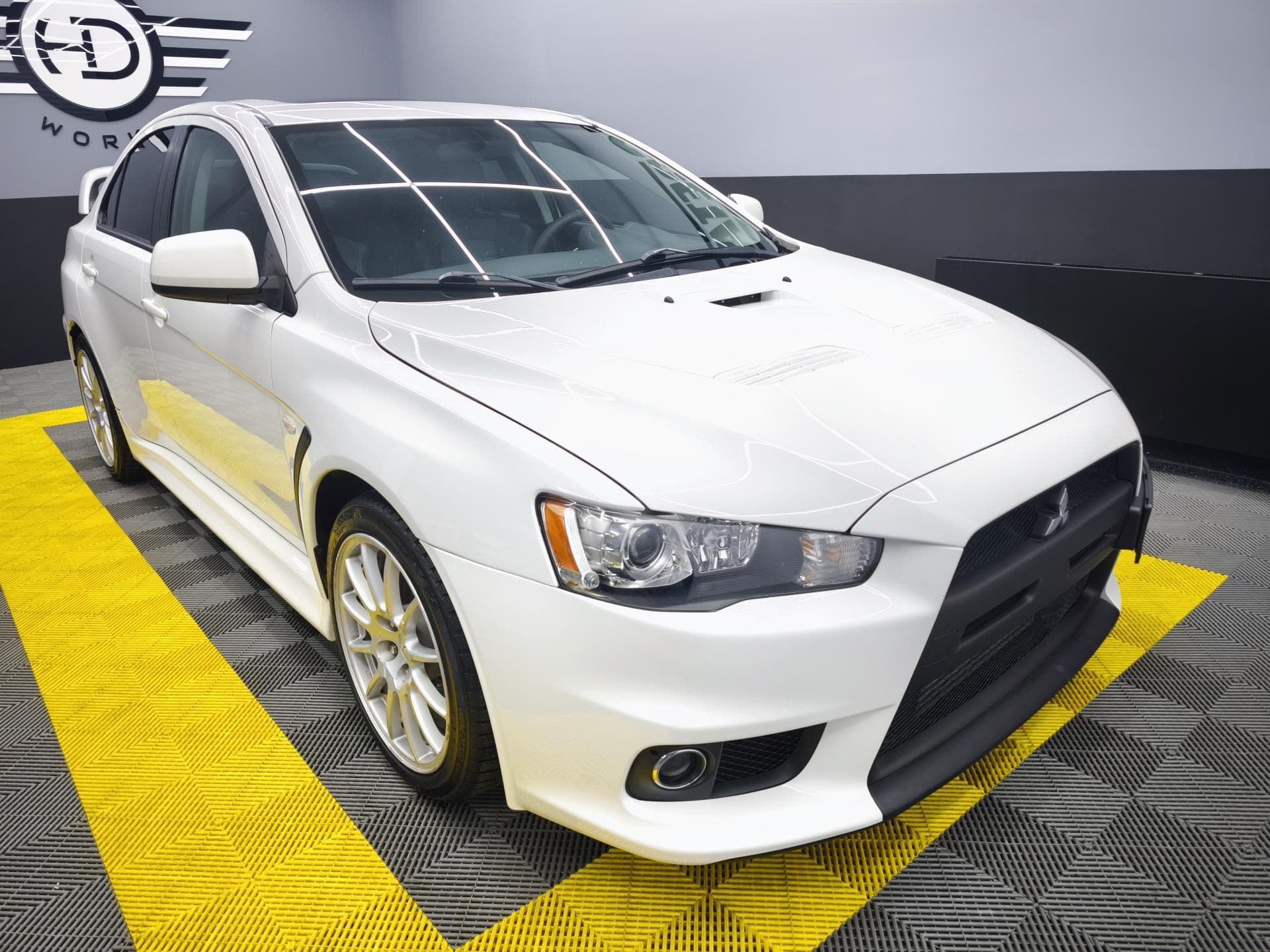 Mitsubishi LANCER - 6