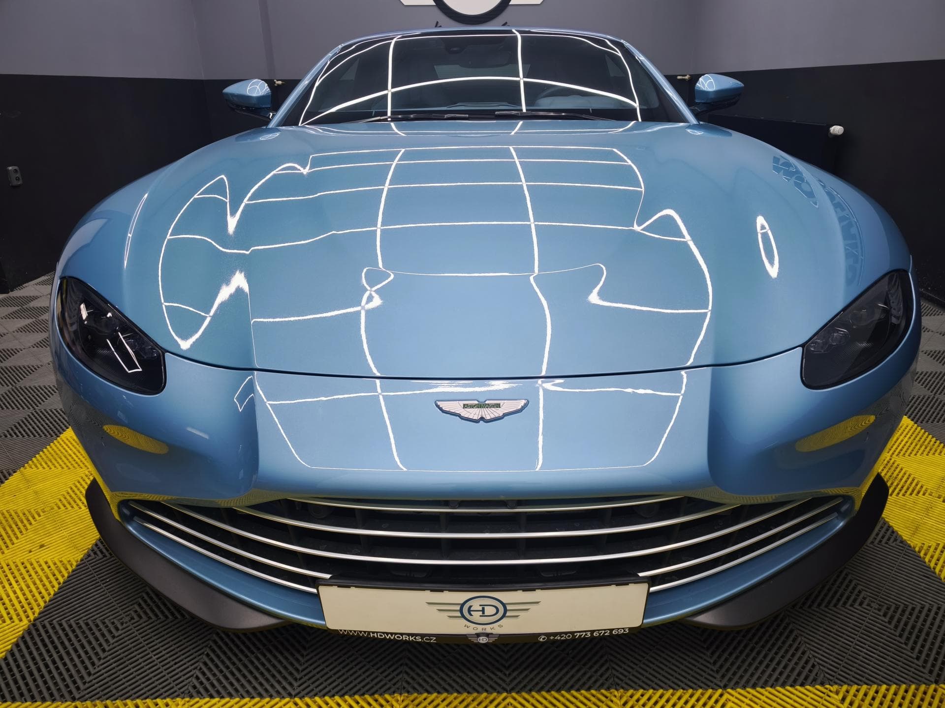 Aston Martin V8 VANTAGE - 6